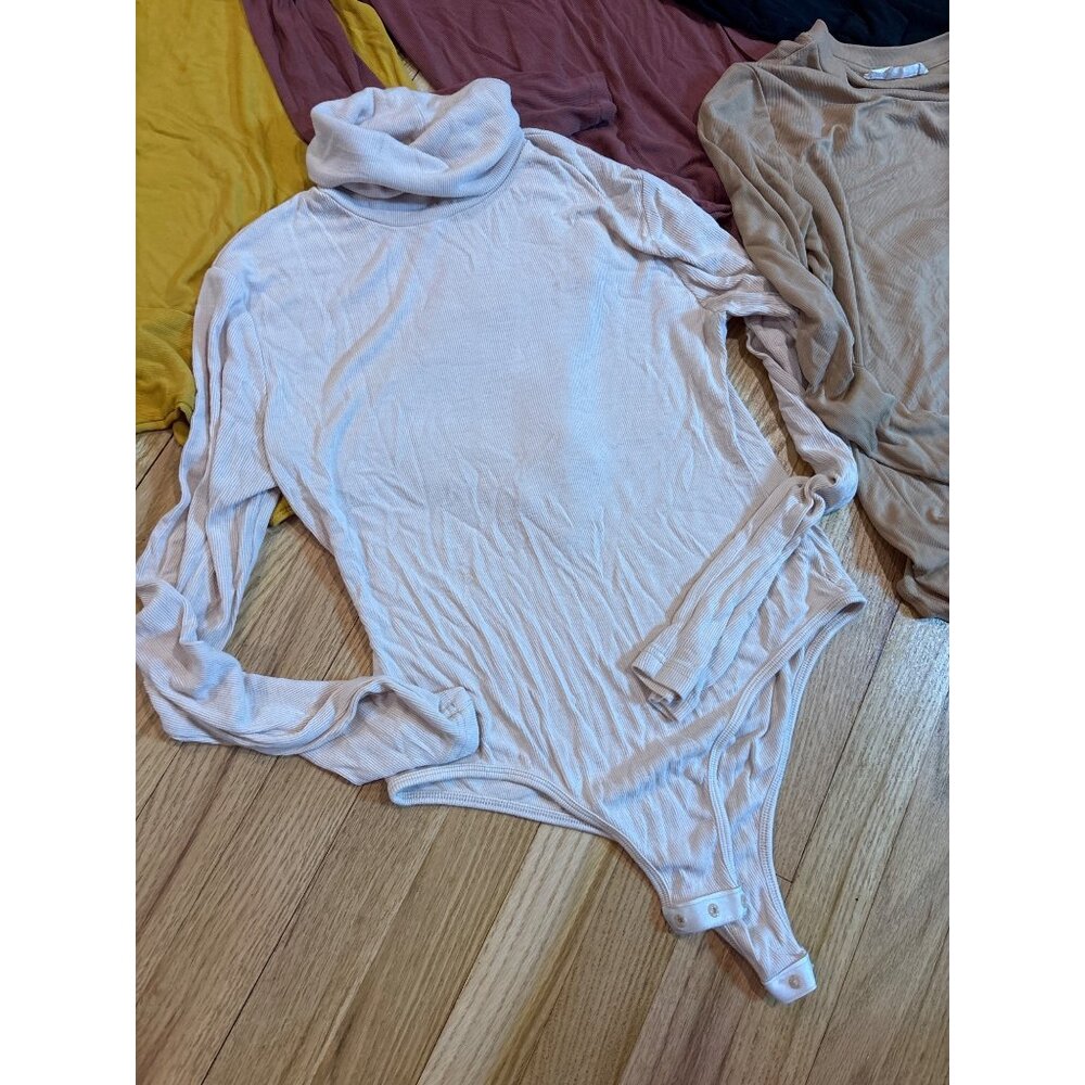 4 Nordstrom Elodie and 1 Amazon Reoria Large Bodysuit, worn 1-5 times each - Picture 3 of 5